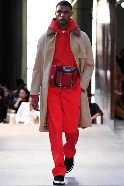 مجموعة Ricardo Tisci الأولى لدار Burberry... تصاميم راقية بلمسة جريئة